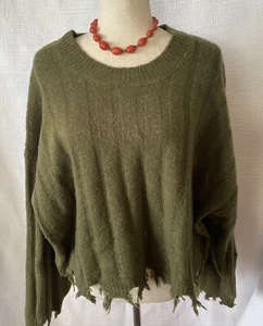 Double Zero Green Long Sleeved fringe Bottom & Sleeve Sweater Size L - Picture 1 of 4