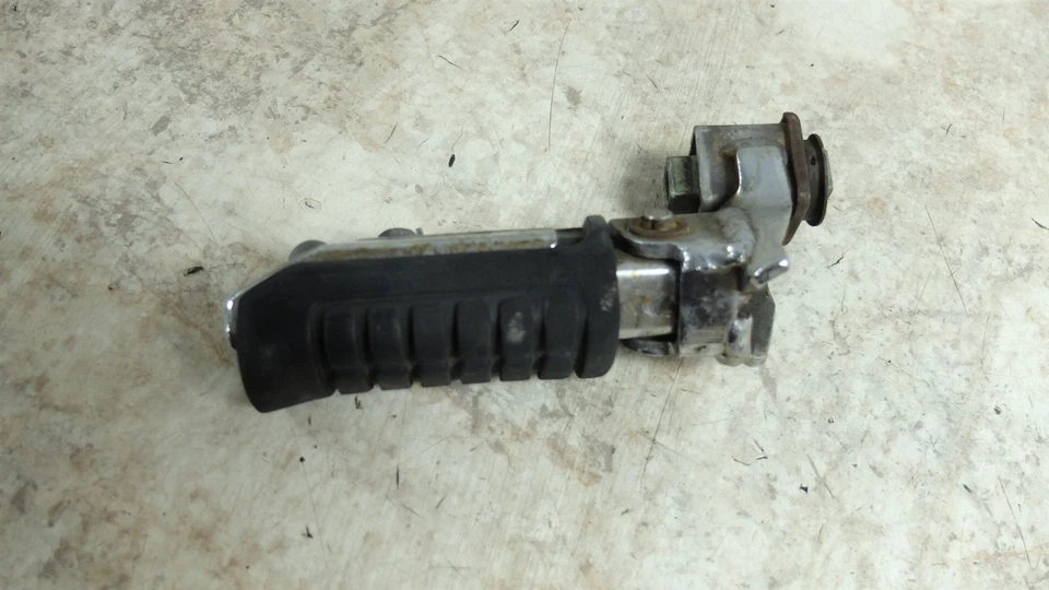 85 Honda VF 1100 S VF1100 V65 Sabre reposapiés delantero derecho clavija Foto 1 de 4