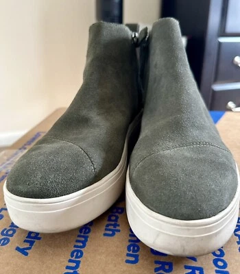 Toms Jamie Slip On 女式 8.5 Tarmac Olive 绿色麂皮绒/迷彩楔形运动鞋 — 第 1/4 张图片