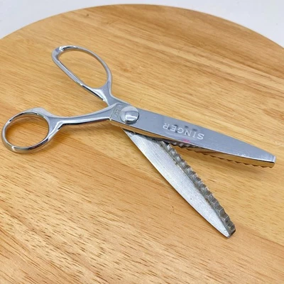 Vintage 7 1/2'' SINGER Pinking Shears Brazil C807 - Image 1 of 4