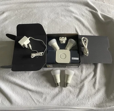 Philips Hue White Starter Kit E27 – 2 Lampadine Smart + 2 extra + bridge - Immagine 1 di 4