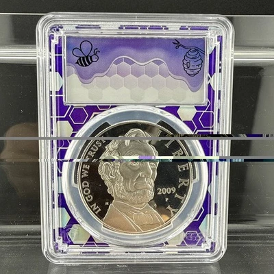 2009-P Lincoln Silver Dollar $1 PCGS PR69 DCAM TraderBea Holder  - Image 1 of 2