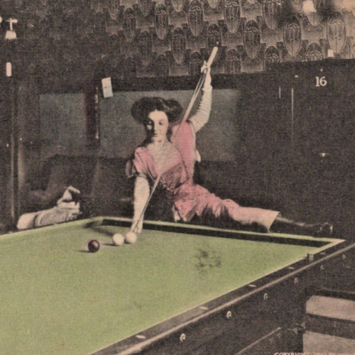 Années 1900 Spinks craie billard jeune femme fille jeu table de billard carte postale