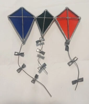 3 Stained Glass Suncatchers Blue Green Red Kites Window Decorations Sun Catchers Foto 1 de 4
