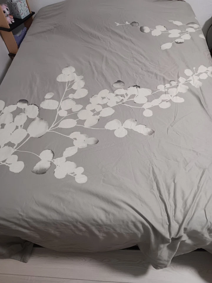 Edredón West Elm Moonflower Luxe algodón satén king gris, blanco  Foto 1 de 4