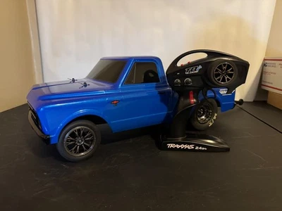 Chevrolet C10 1967 Traxxas escala 1:10 barra de arrastre - azul Foto 1 de 4