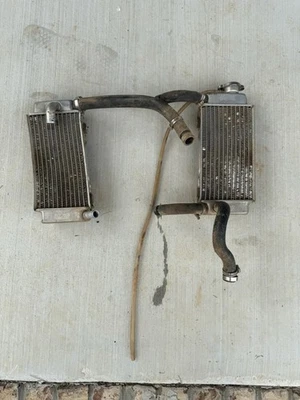 CRF250R CRF 250R 2005 Honda OEM usado 2004-2009 juego de radiadores Foto 1 de 4