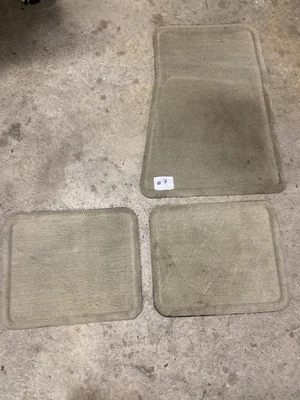 Комплект из 3 напольных ковриков 1998-2011 Mercury Grand Marquis от оригинального производителя серый камень No 7 - Изображение 1 из 4