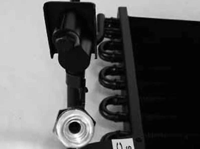 NEW A/C CONDENSER FITS OLDSMOBILE INTRIGUE SILHOUETTE 1997-02 52482039 GM3030101 — 第 1/2 张图片