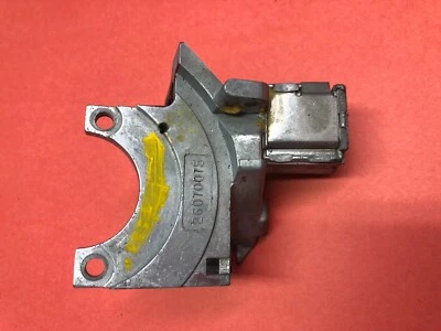 2000-2006 CHEVY GMC SILVERADO SIERRA TAHOE IGNITION LOCK HOUSING OEM 88965342 - Image 1 of 4