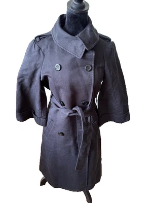 Trench coat BCBGeneration azul marinho com cinto peito duplo comprimento médio em excelente estado usado médio - Imagem 1 de 4