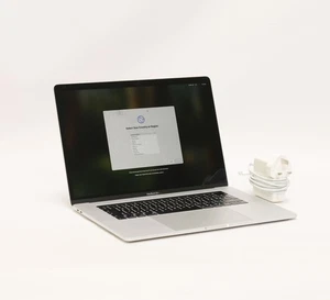 15-inch Apple MacBook Pro 2.6GHz i7 16GB RAM 256GB SSD A1990 Mid 2019 25428 - Afbeelding 1 van 13