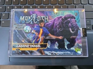 2024 Wild Card Lamine Yamal Painted Mammoth 1/1 Yellow Rookie - Bild 1 von 2