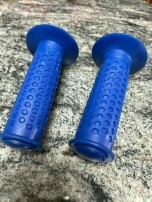 ! OLD SCHOOL COBRA F1 BMX BIKE GRIPS BLUE  FUAN SHAPE W/ VINTAGE OAKLEY DECAL - Image 1 of 4
