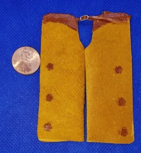 Casquillos miniatura de cuero dorado/bronceado para casa de muñecas con estrellas marrones -- escala 1:12  - Imagen 1 de 1