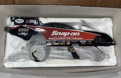 Toyota Funny Car 2010 Snap-On Diecast escala 1:24 Auto World Cruz Pedregon Foto 1 de 4