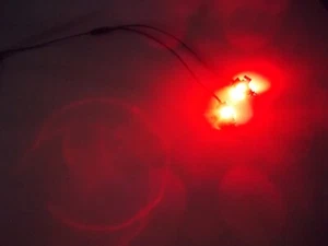 2 DIFFUSED SLOW FLASHING RED LED LIGHTS 7/21V DC LGB AMERICAN LANTERNS & MARKERS - Picture 1 of 2