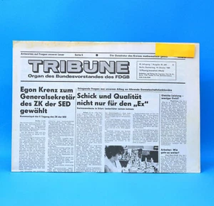 Tribüne 19. Oktober 1989 zum Geburtstag zum Hochzeit 19.10.1989 DDR 19.10.1989 A - Bild 1 von 1