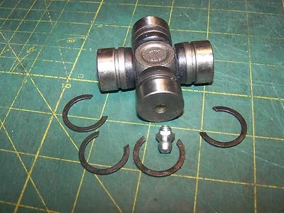 Junta universal GMB 3919892510 para Mazda GLC 1977 - 1981 lubricante montaje en tapa Foto 1 de 4