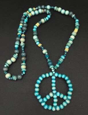 KETTE AUSGEFALLEN BLAU  MIT ANHÄNGER IN HOLZOPTIK  SCHMUCKJAGD - Bild 1 von 4