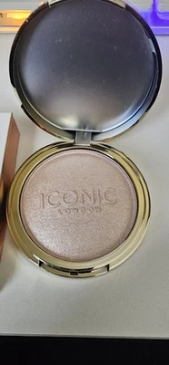 ICONIC LONDON Lit & Luminous Baked Highlighter – 16g / 0.56oz | Radiant Glow NIB - Image 1 of 4