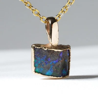 Colgante de ópalo de roca azul australiano "Mapa de la Atlántida" oro sobre plata de ley Foto 1 de 4