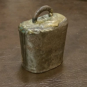 Campana de Metal Hecha a Mano Primitiva Rústica Cabra, Oveja, Vaca 31/4" Alto Alargada Redonda - Imagen 1 de 11