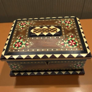 Handcrafted Inlaid Wooden Jewelry Tinket Box Geometric Mosaic Design Vintage - Picture 1 of 22