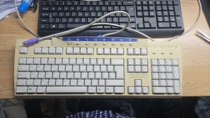 Vintage Compaq PS2 UK QWERTY Multimedia keyboard KB-9963 White/Beige - Picture 1 of 2