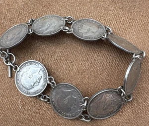 Antique Silver - 1912-1919 BRITISH 3 Pence Coin Chain 7" Toggle Bracelet 8 Coins - Picture 1 of 8