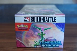 JCC Pokémon Fuerzas Temporales Escarlata y Violeta CONSTRUCCIÓN Y EXHIBICIÓN DE BATALLA Sellado - Imagen 1 de 5