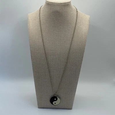 Collar Colgante Claires Yin Yang Y2K Años 90 Tono Plata Cadena Dije Joyería Foto 1 de 4