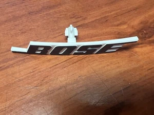 Bose 402 ii Repuesto Único Logo Retenedor Rejilla Blanco para ALTAVOCES BLANCOS - Imagen 1 de 1