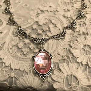 COLLAR CHARLOTTE FILIGRANA ESTILO VICTORIANO ROSA PÁLIDO AC CRISTAL PLATA PL CHNS - Imagen 1 de 9