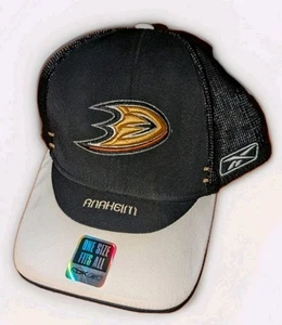 Cappello Berretto Elasticizzato Anaheim Ducks 2007 NHL Stanley Cup Mai Indossato Reebok Taglia Unica - Foto 1 di 3