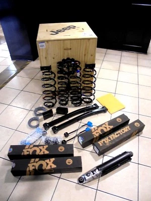 18-23 Jeep Wrangler JL New 2 Inch Lift Kit Fox Racing Shocks 2 Door 2.0L Mopar - Изображение 1 из 4