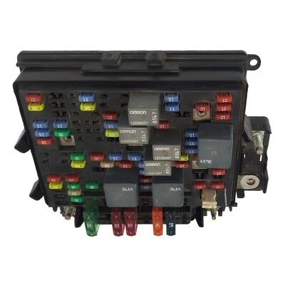 ✅Caja de fusibles Chevrolet Silverado Suburban Tahoe 1999-2002 OEM 15328806-05 Foto 1 de 4