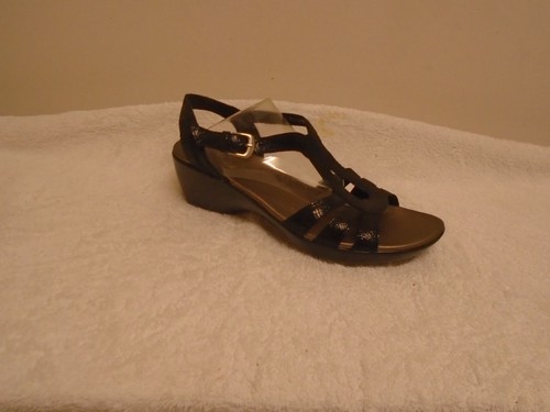 Sandali Clarks Bendables Ella Music in pelle con ritagli neri nuovi 11m