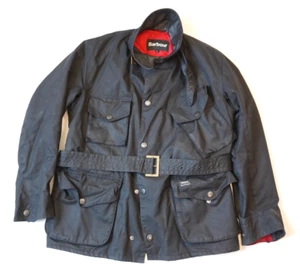 RARA | CHAQUETA DE CERA BARBOUR DEUS EX MACHINA REMACHE NEGRA L CINTURÓN GRANDE MOTO $625 - Imagen 1 de 18