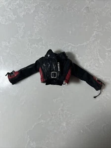 Ropa Muñeca Bratz Rock Angelz Sasha Imitación Gamuza Cuero Negro Rojo Chaqueta - Imagen 1 de 6