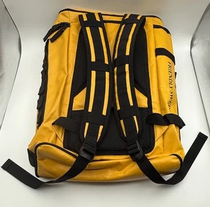 Mochila Amarilla Sueca Amigable - Buen Estado Usada - Imagen 1 de 11