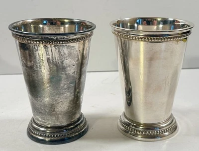 Conjunto de 2 copos vintage folheados a prata com borda frisada estado perfeito Julep 4" de altura acabamento manchado - Imagem 1 de 4
