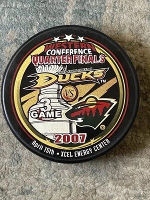 Minnesota Wild vs Anaheim Ducks 4/15/2007 Playoff Game Puck NHL Inglasco - Image 1 of 2