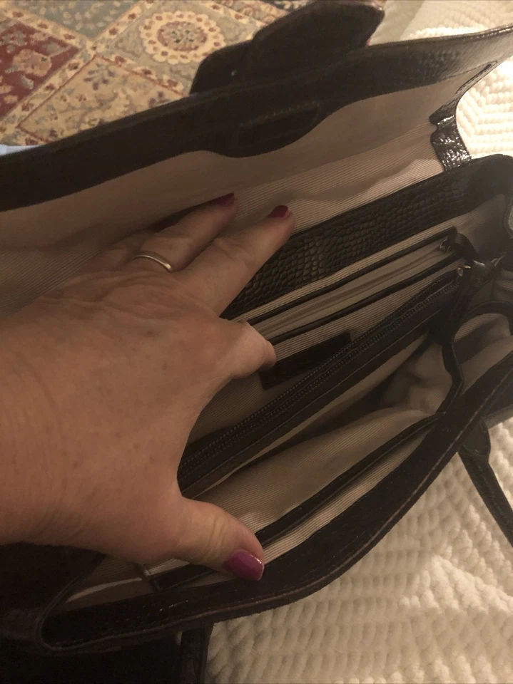 "Hermoso bolso de mano Ann Taylor marrón estilo gator y suade 14x7""" Foto 1 de 4