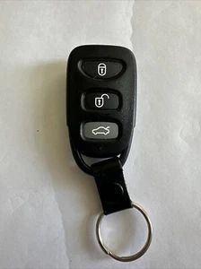 NEW OKA-674T 95430-2F951 Remote Key Fob Kia - Picture 1 of 2