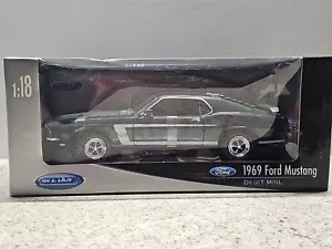 Welly 1:18 DieCast 1969 Ford Mustang Boss 302 Green & White Stripe New In Box - Picture 1 of 17