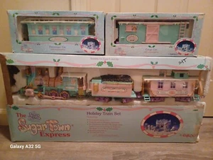 Precious Moments Sugar Town Express Holiday Train Set & Extra Cars Working - Picture 1 of 20