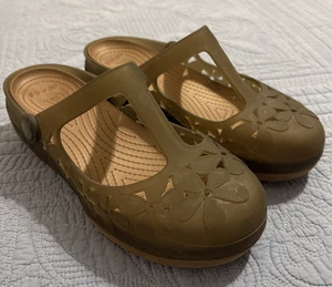 Crocs Carlie Mary Jane’s Flowers Espresso Bronze Size 7 - Picture 1 of 13