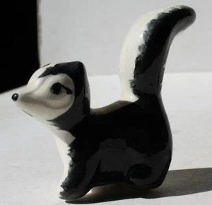 Statuina Skunk sale o pepe SOLO 1 porcellana ceramica dipinta a mano senza tappo - - Foto 1 di 1