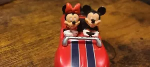 Auto da corsa Disney Topolino e Minnie rossa #71. Si muove! - Foto 1 di 8